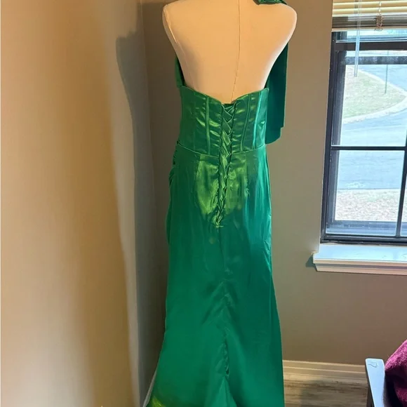 Emerald Green Satin Corset Prom Dress – Ruched & Slit - Picture 4 of 8